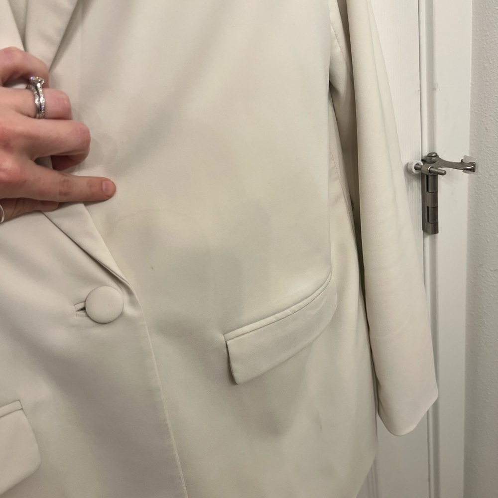 Revolve Camila Coelho Arielle blazer (small) and Paulina shorts (medium)in ivory - Picture 14 of 14